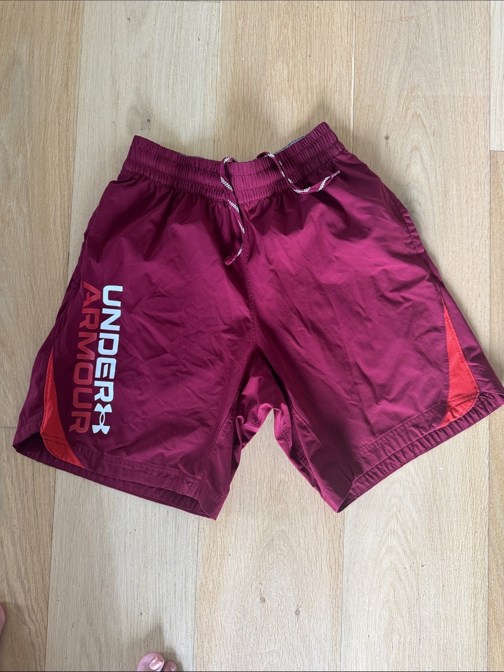 Under Armour Men’s Burgundy and Orange Athletic Shorts size Small